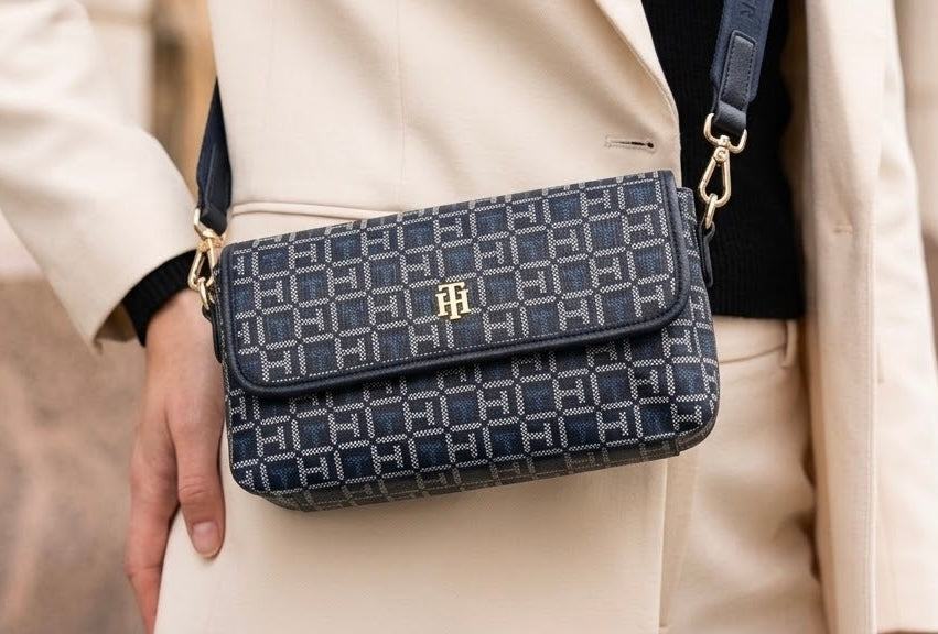 Bolsa Tommy Hilfiger Crossbody con Solapa -  Azul Marino