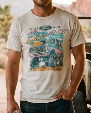 Playera Gráfica Vintage Ford Bronco "Built Wild" - Blanco