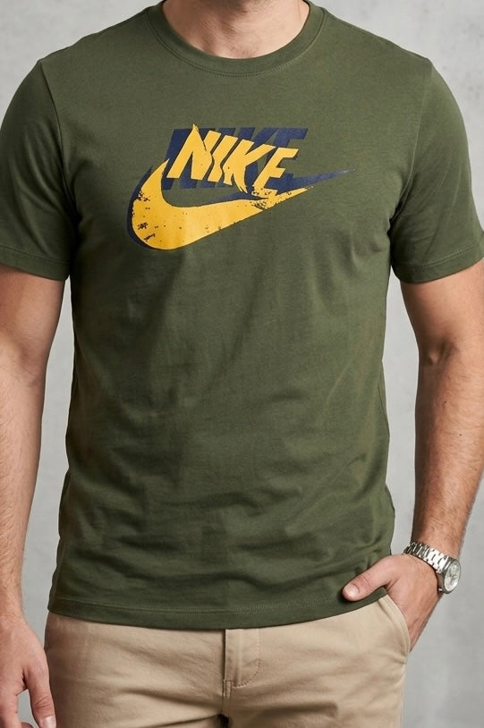 Playera Nike Sportswear - Gráfico Amarillo y Azul