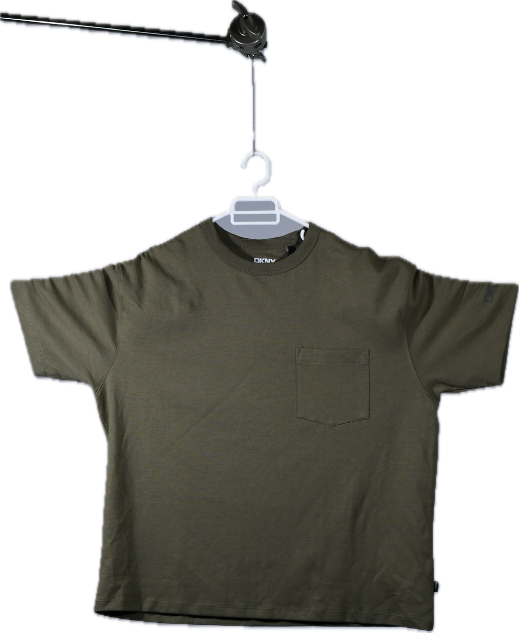 Playera DKNY Básica con Bolsillo - Verde Olivo