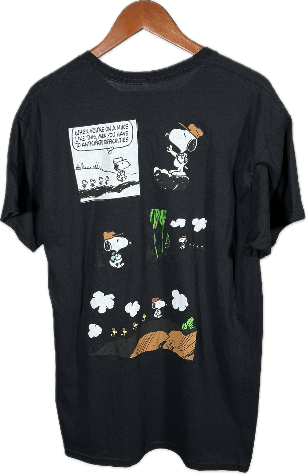 Playera Snoopy & Woodstock Detalle Pecho - Negro Clásico