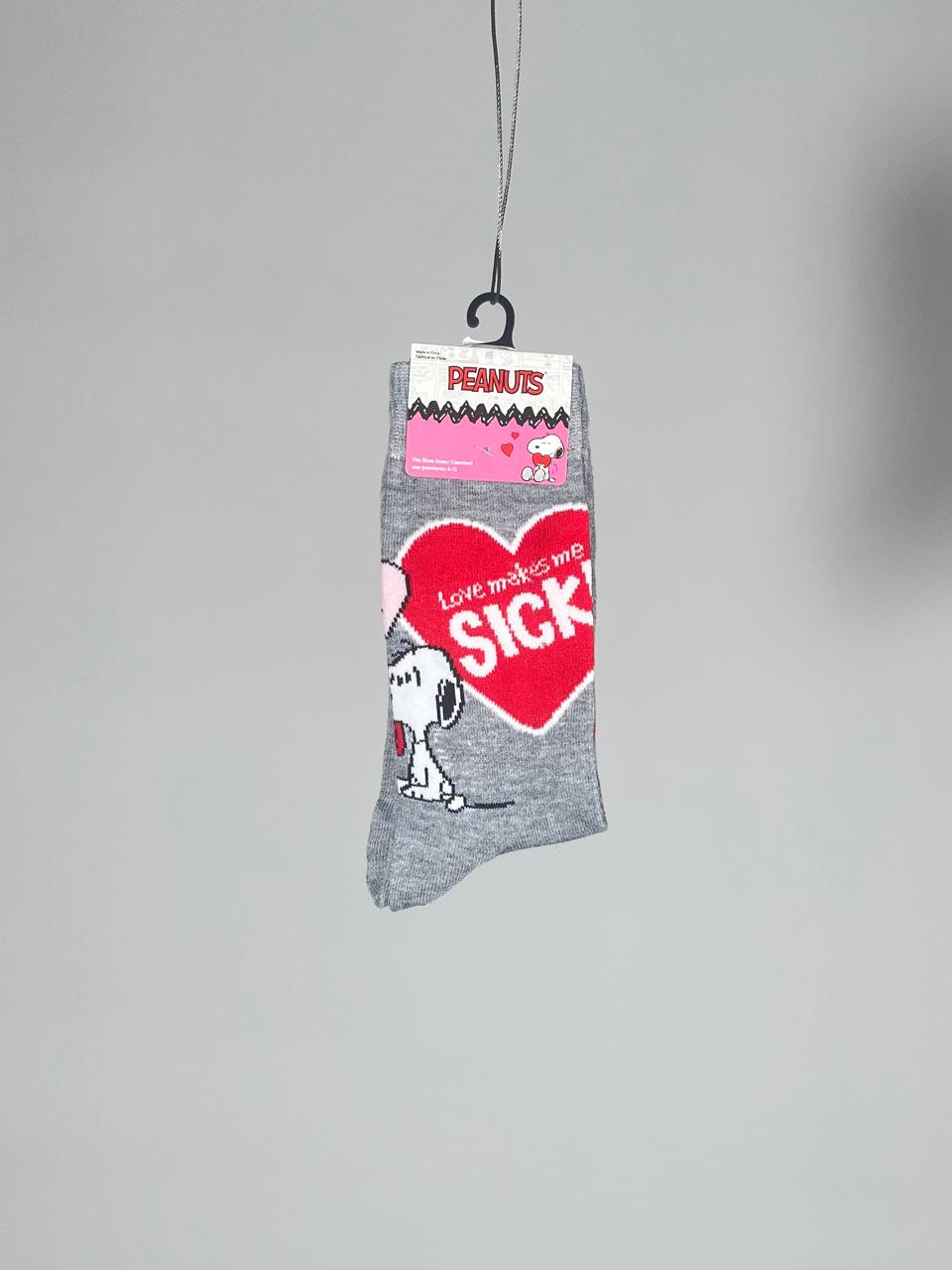 Calcetas Oficiales Peanuts Snoopy "Love Makes Me Sick" (Unitalla)